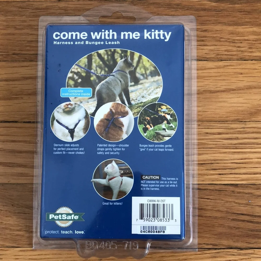Petsafe Come With Me Kitty Harness and Bungee Leash, size medium. New.
